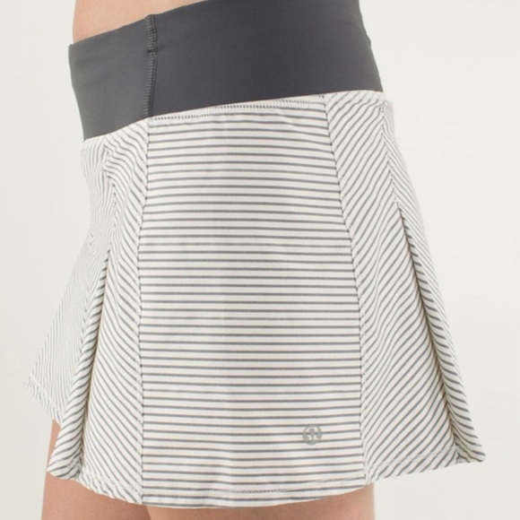 Lululemon Gray Fast Cat Skirt Size 4 VGUC - Picture 3 of 16